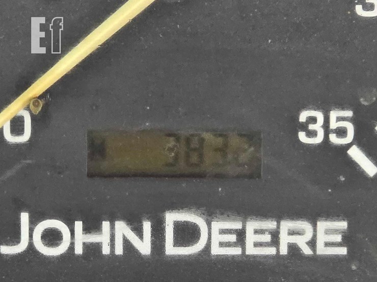 john-deere-3320-image-17