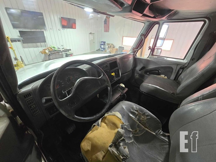 2007-international-7600-image-19