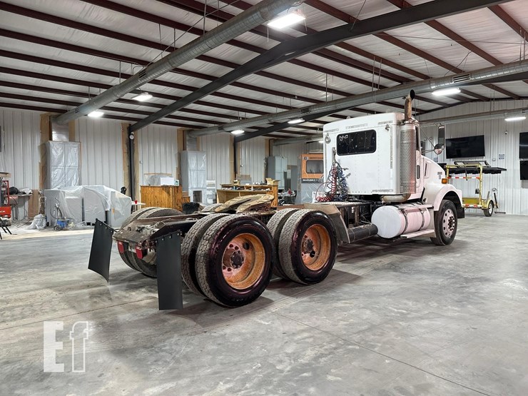 2003-kenworth-t800-image-3