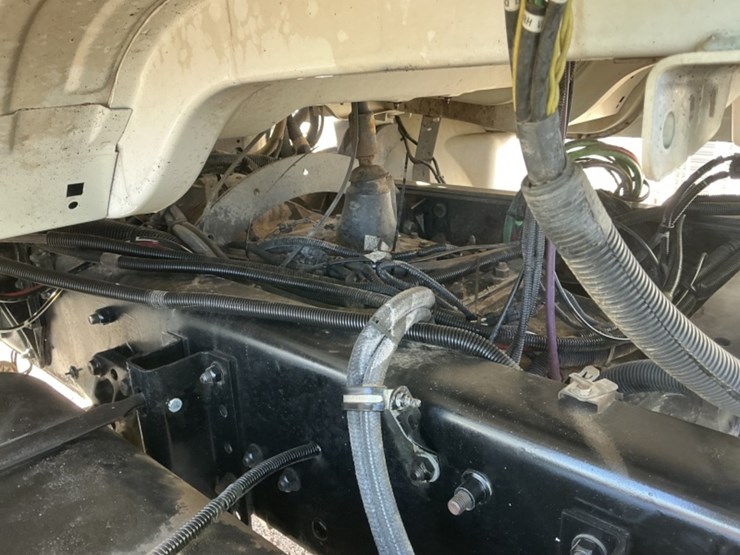 1999-freightliner-fl80-image-36