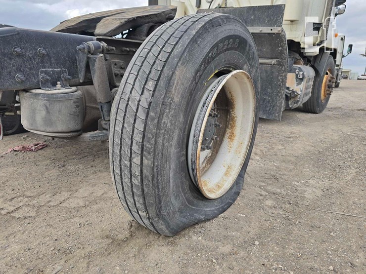 2018-freightliner-cascadia-113-image-23