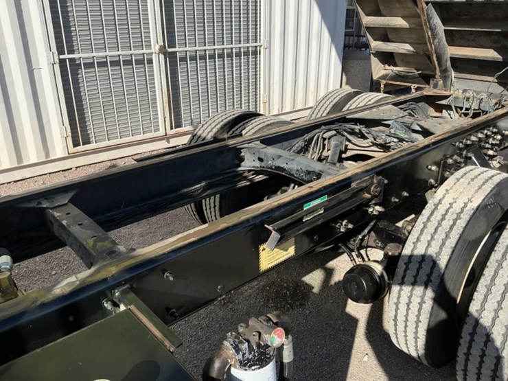 1999-freightliner-fl80-image-33