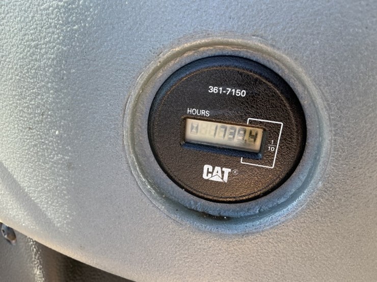 caterpillar-420d-image-30