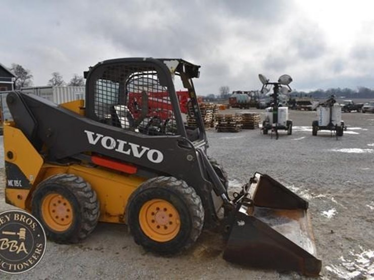 2011-volvo-mc115c-image-35