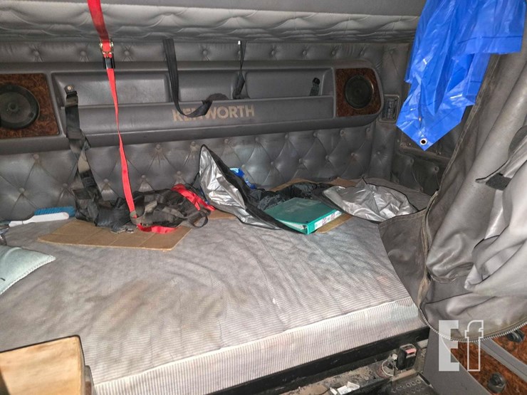 2016-kenworth-t2000-image-17