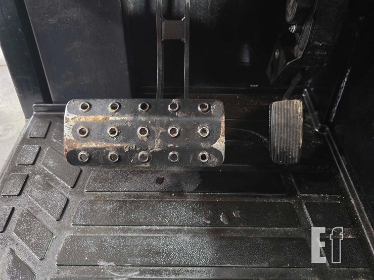 2020-caterpillar-th255c-image-17