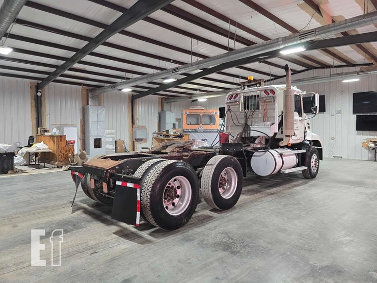 2006-mack-vision-cxn613-image-3