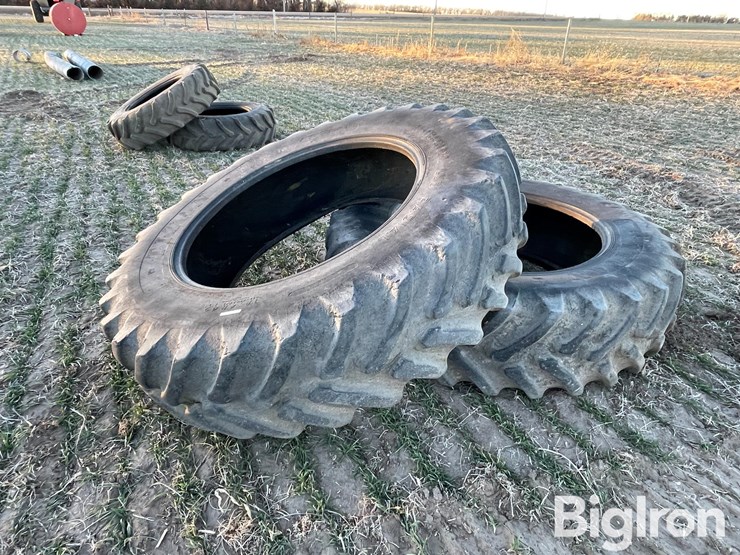 titan-18.4r42-tires-image-1