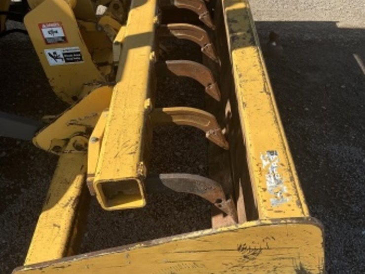 2015-deere-210l-image-11