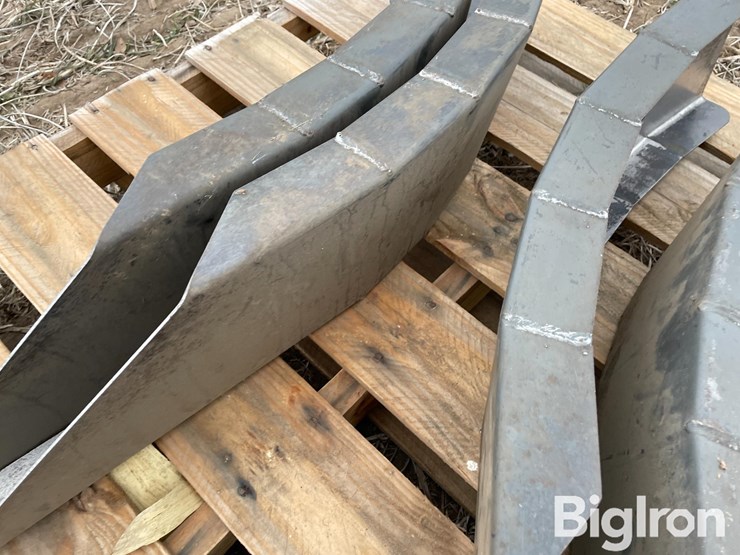 gleaner-combine-straw-spreader-deflectors-image-13