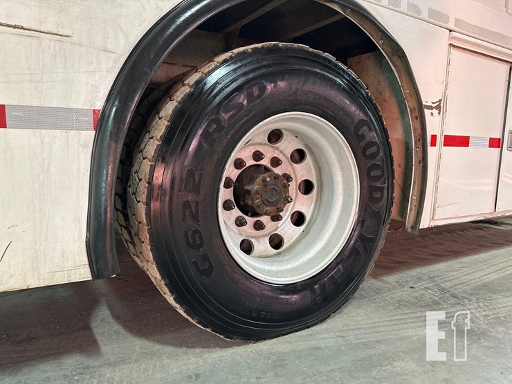 2015-ford-f750-image-38