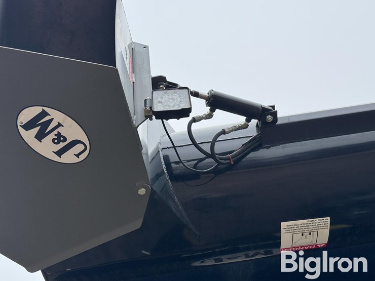 2020-j&m-875-image-11