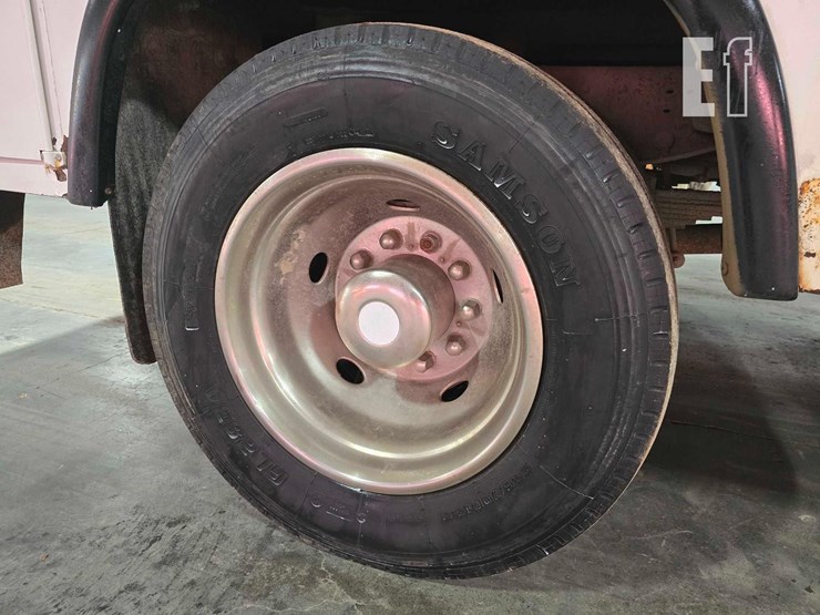 2006-ford-f550-image-24