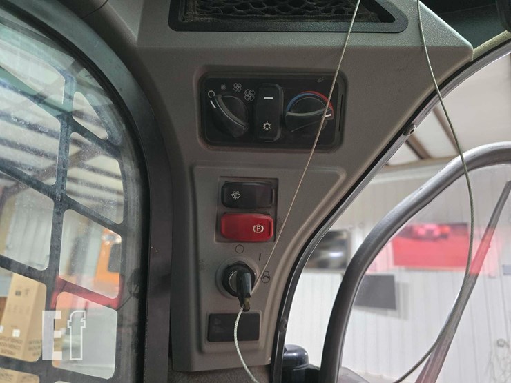 2020-caterpillar-289d3-image-18