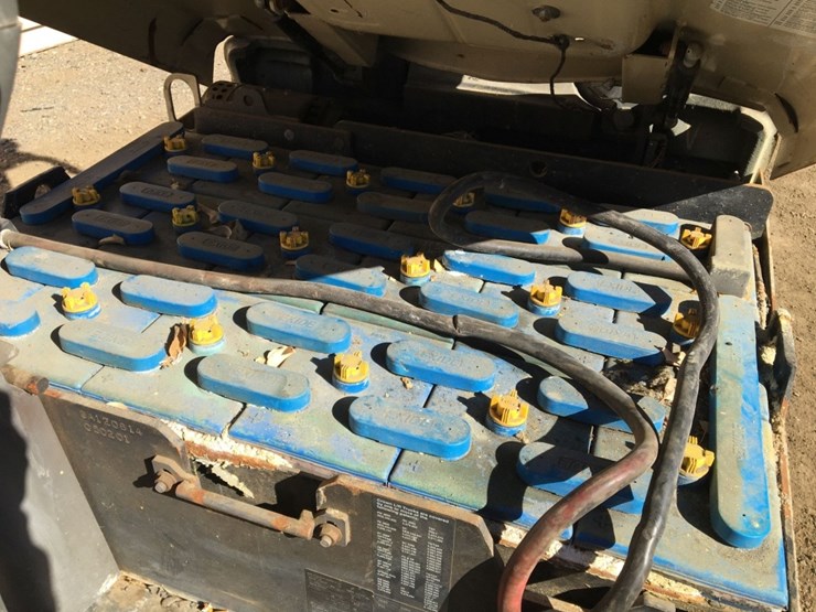 crown-sc4040-40-3-wheel-industrial-forklift,-image-7