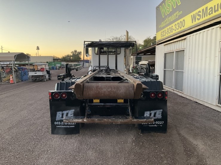 2015-peterbilt-pb348-rolloff-truck-image-6