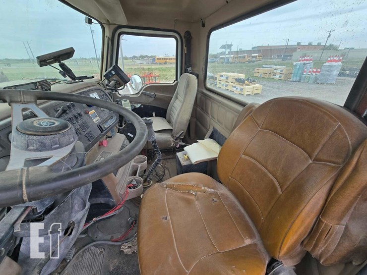 2007-mack-granite-cv713-image-9