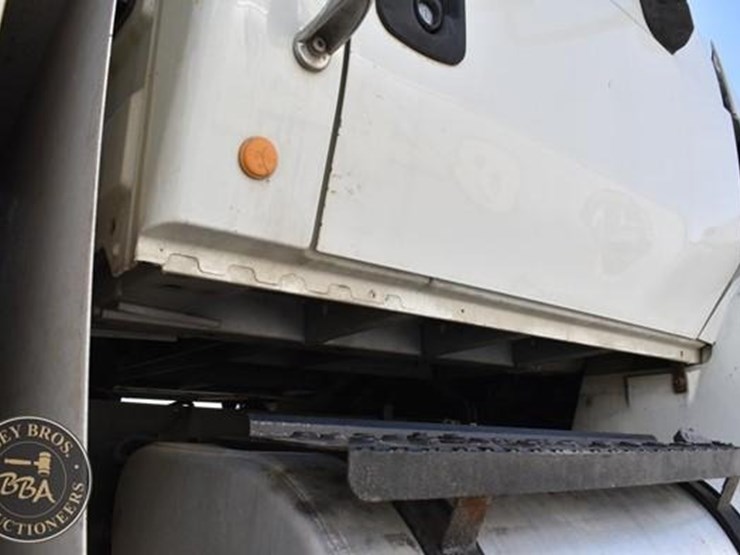 2012-international-durastar-4300-image-23