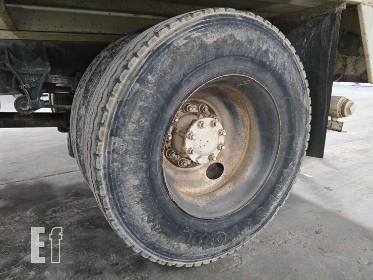 2009-international-durastar-4300-image-19