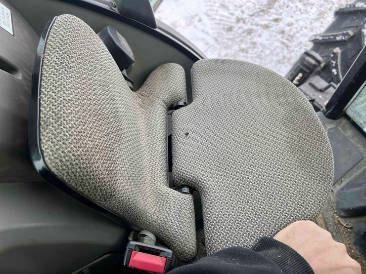 2014-case-farmall-115u-tractor-image-53