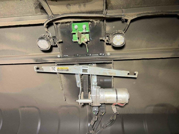 john-deere-561m-image-19