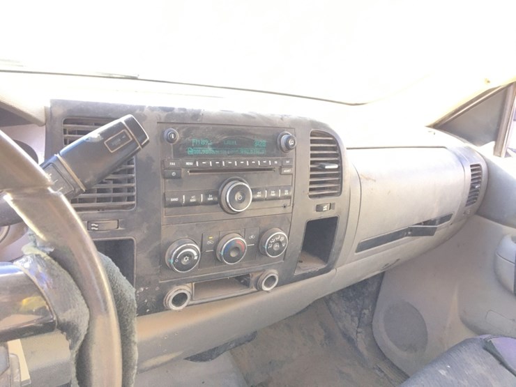 2012-chevrolet-3500hd-image-8