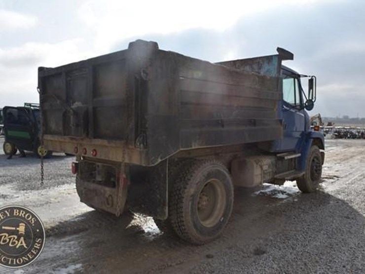 2000-freightliner-fl70-image-6