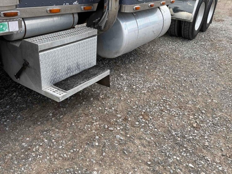 1998-peterbilt-379-image-6