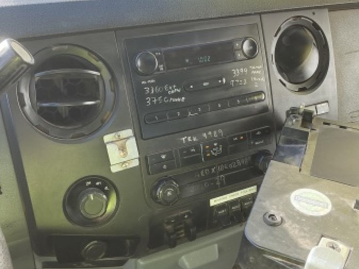 2014-ford-f550-image-23