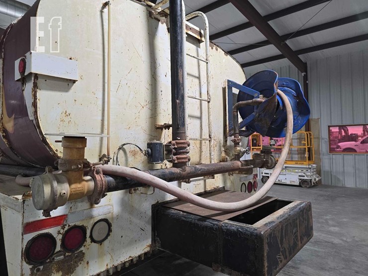 2009-international-durastar-4300-image-16