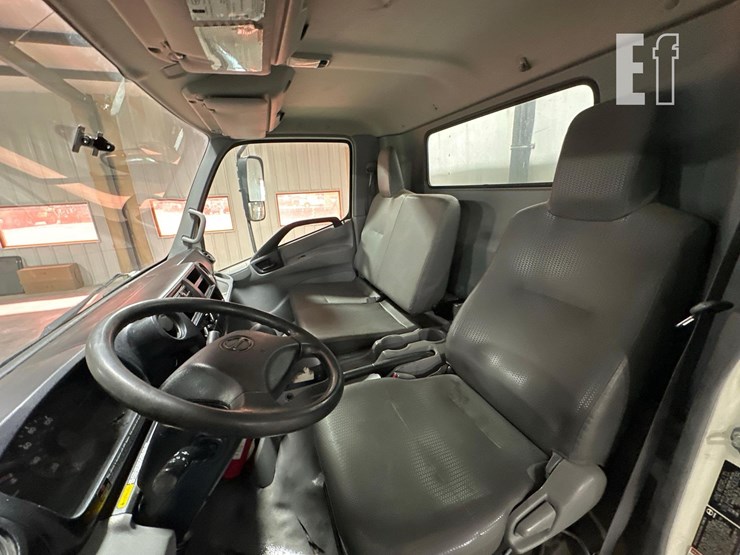 2015-hino-195-image-9