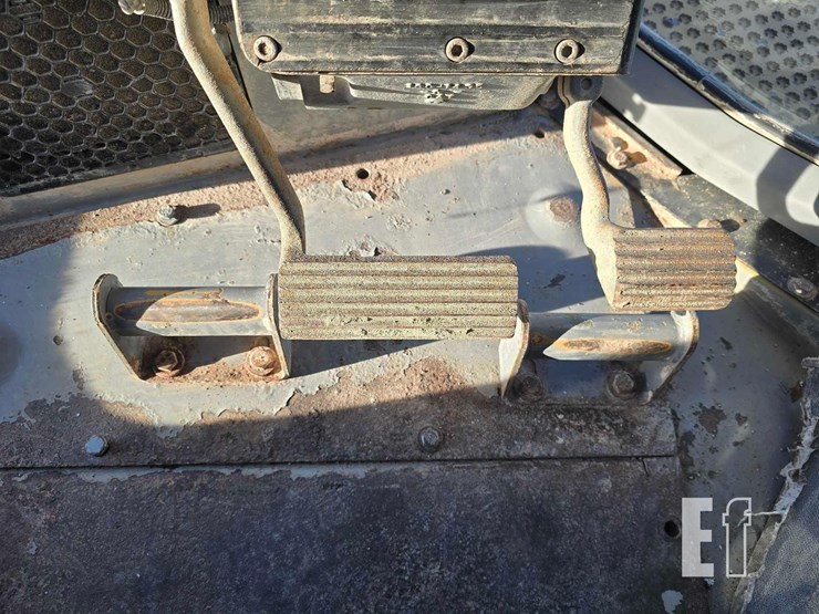 2007-caterpillar-d6r-image-13