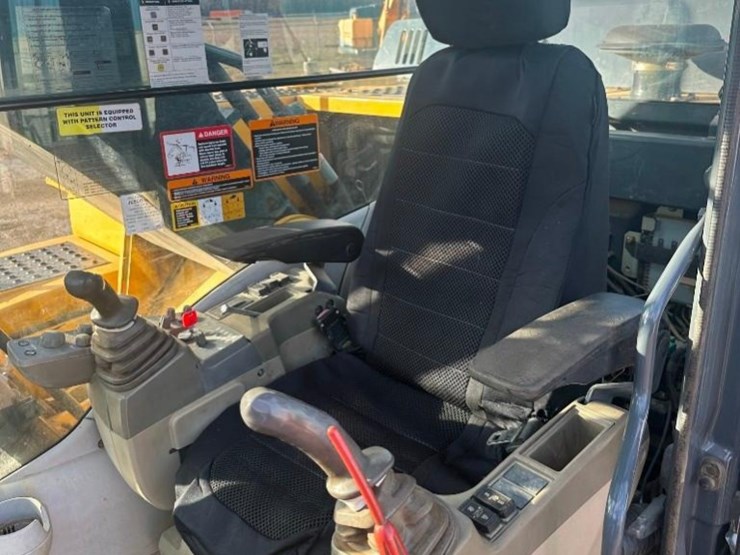 2012-deere-210g-image-10