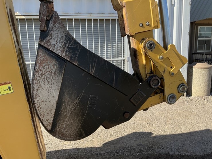 caterpillar-420d-image-12