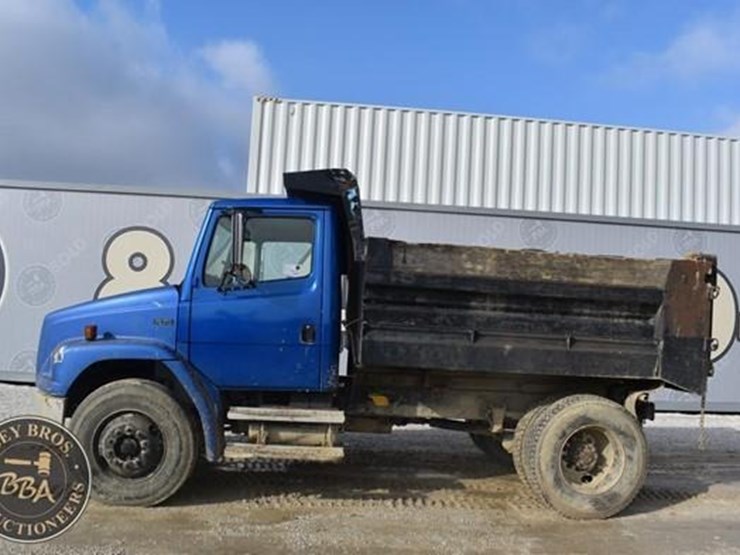 2000-freightliner-fl70-image-3