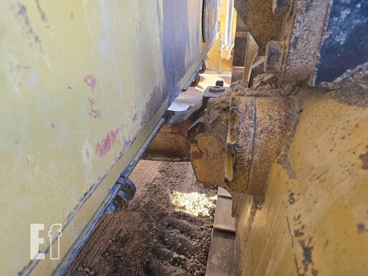 2007-caterpillar-d6r-image-30