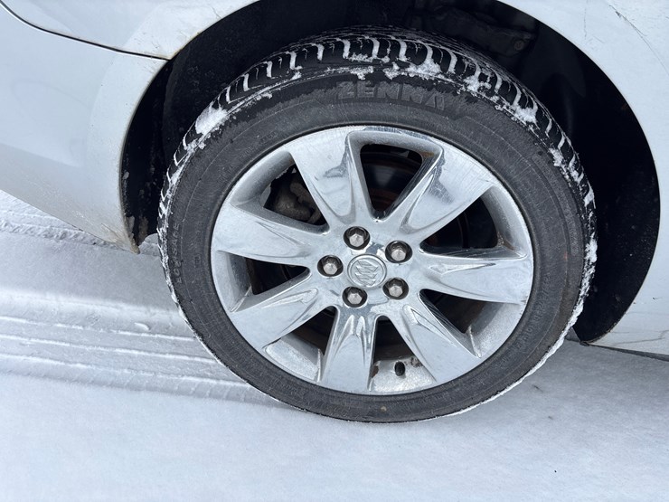 #1114-•-2010-buick-lacrosse-passenger-car-image-25