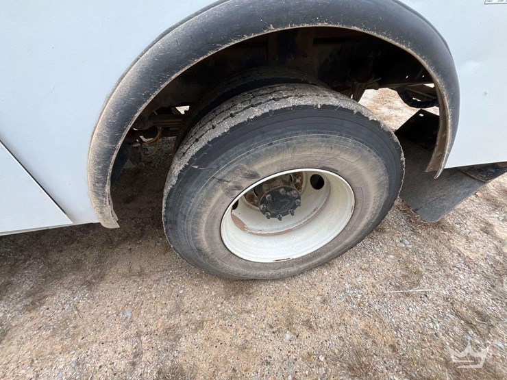 2020-freightliner-m2-106-image-30