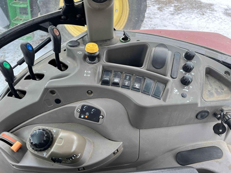 2014-case-farmall-115u-tractor-image-41