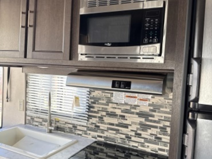 2019-forest-river-smt251ssxl-ca-toy-hauler-image-18