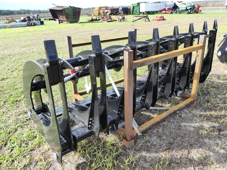 giyi-clg72-qa-72"-curved-log-grabber-image-4