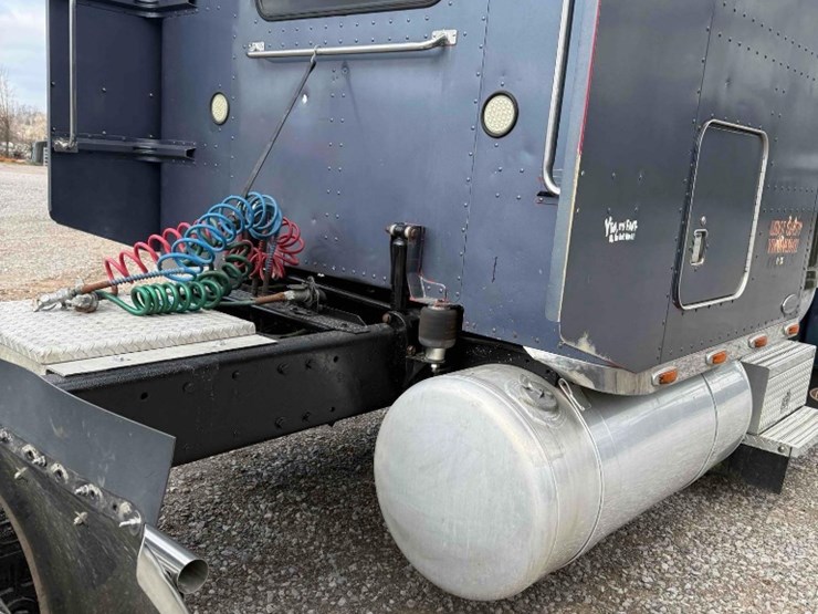 1998-peterbilt-379-image-16