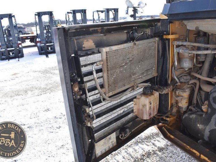 2020-caterpillar-299d3-image-31