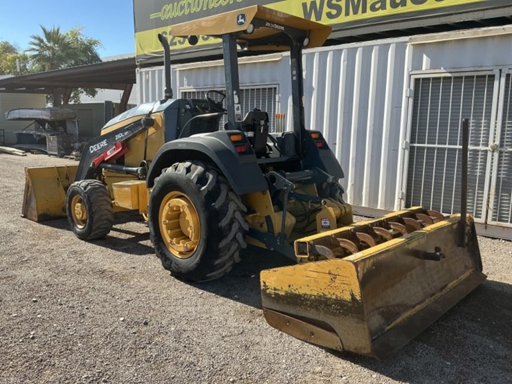 2015-deere-210l-image-7