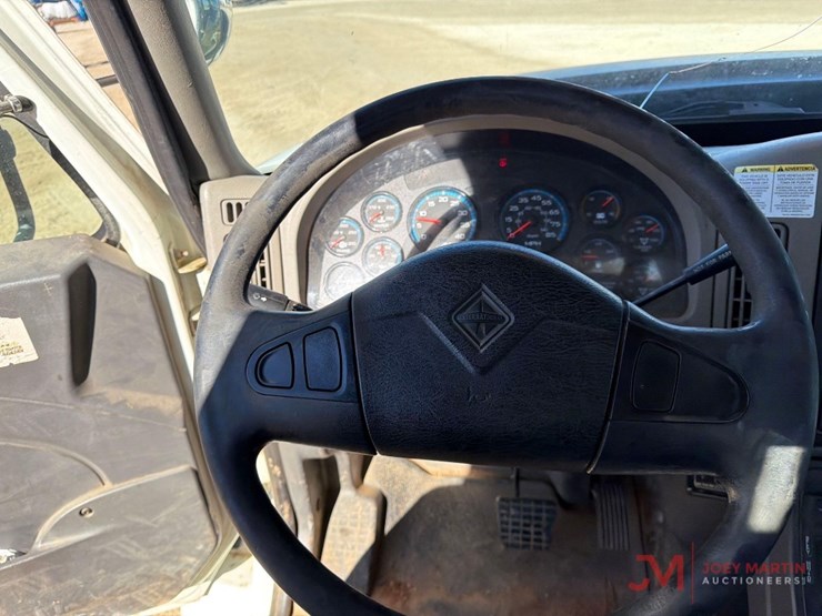 2008-international-7400-image-39