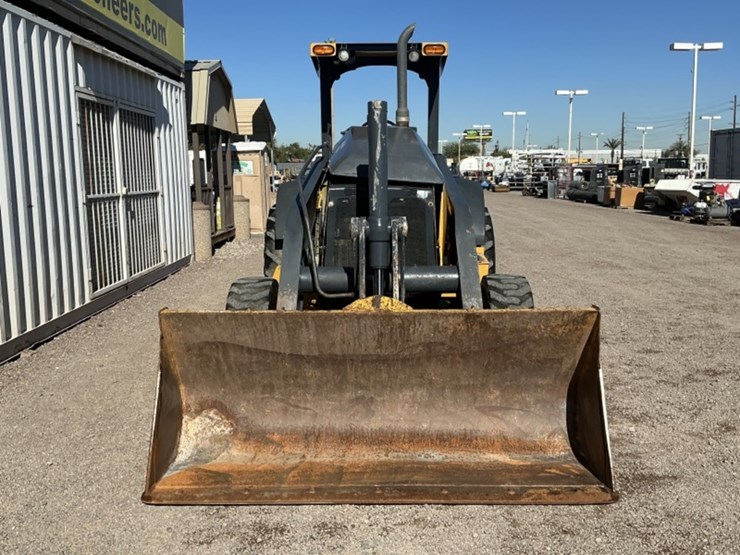 2015-deere-210l-image-3