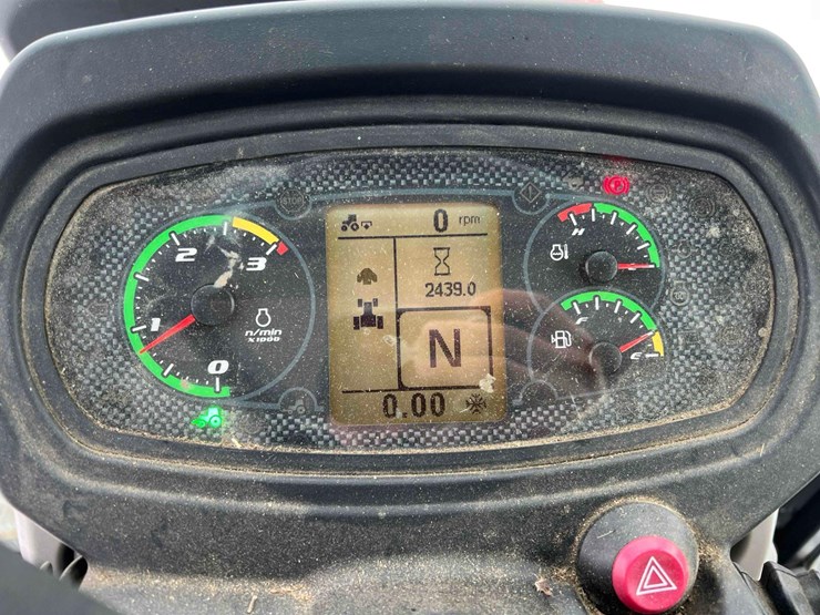 2014-case-farmall-115u-tractor-image-60