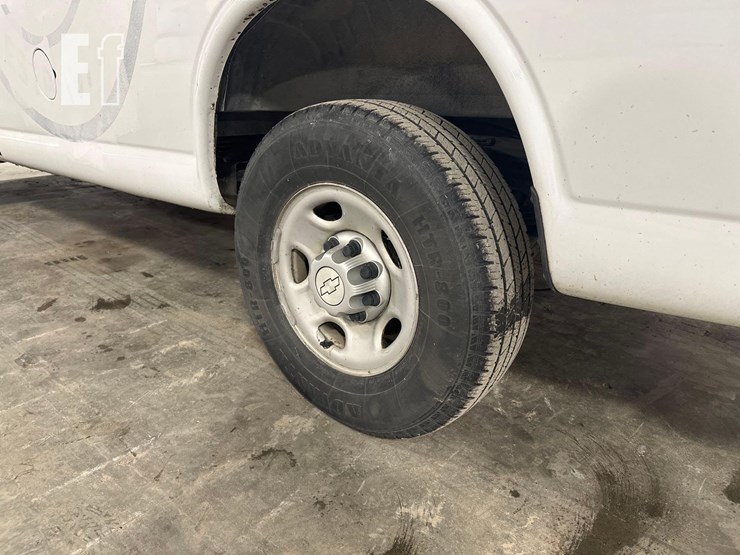 2017-chevrolet-express-2500-image-19