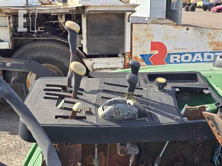 john-deere-6405-image-11