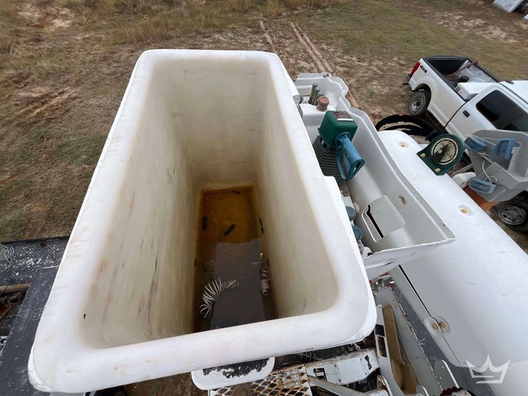 2018-freightliner-m2-106-image-31